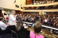 Cida anuncia que lotéricas voltam a receber contas de luz