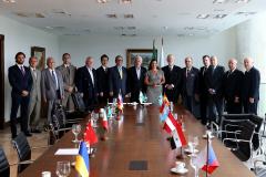 Governador em exercício recebe cônsules de 14 países