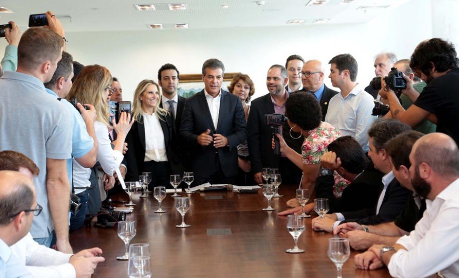 Richa autoriza duplicações de rodovias e novos viadutos