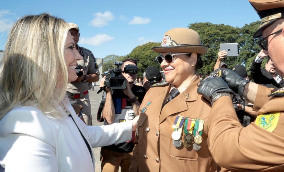 Cida dá posse à primeira mulher no comando-geral da PM do Paraná