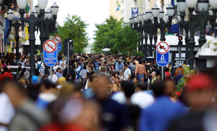 Renda do paranaense aumentou em 2017, diz pesquisa do IBGE