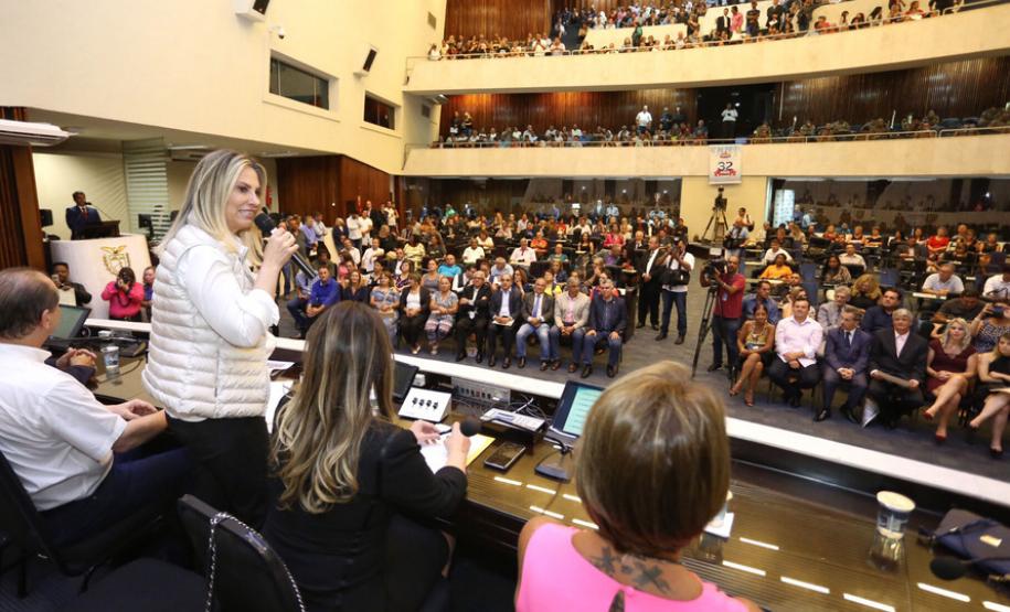 Cida anuncia que lotéricas voltam a receber contas de luz