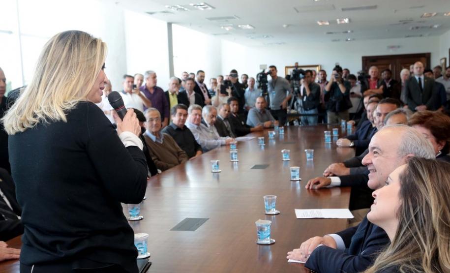 Cida autoriza retomada das obras de duplicação da Rodovia da Uva