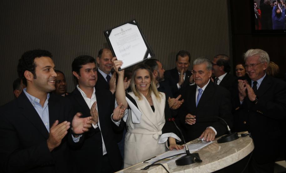 Cida Borghetti autoriza criação do curso de Medicina na Unicentro