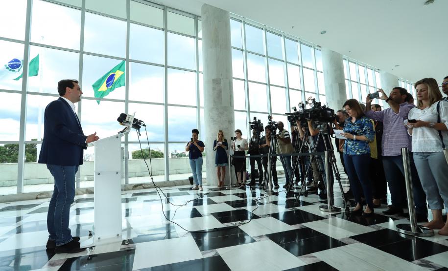 Ratinho Junior congela o próprio salário, do vice e dos secretários