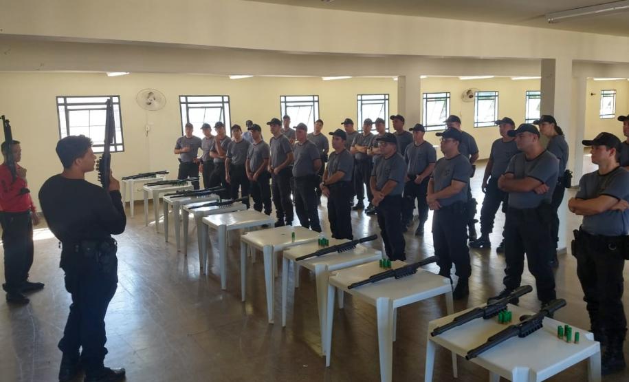 Agentes penitenciários participam de curso de escolta prisional Agentes penitenciários participam de curso de escolta prisional