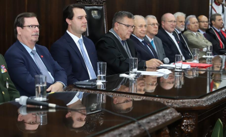 Poderes devem trabalhar em conjunto em favor do Paraná Poderes devem trabalhar em conjunto em favor do Paraná