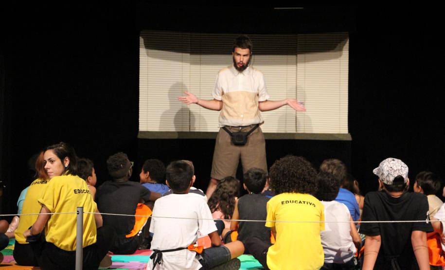 MON recebe crianças atendidas por instituições sociais