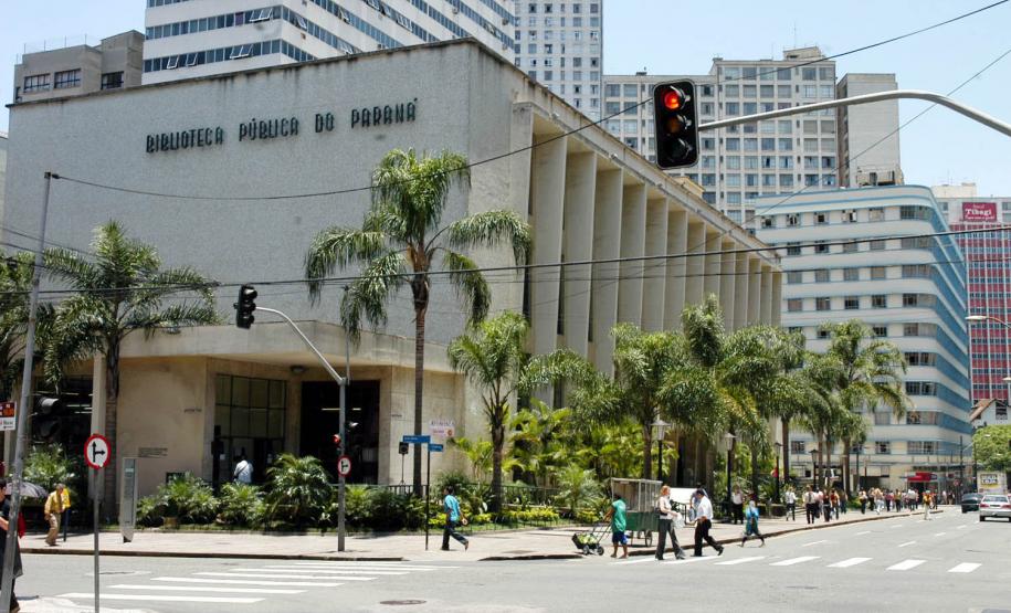 Biblioteca Pública do Paraná comemora 162 anos de fundação