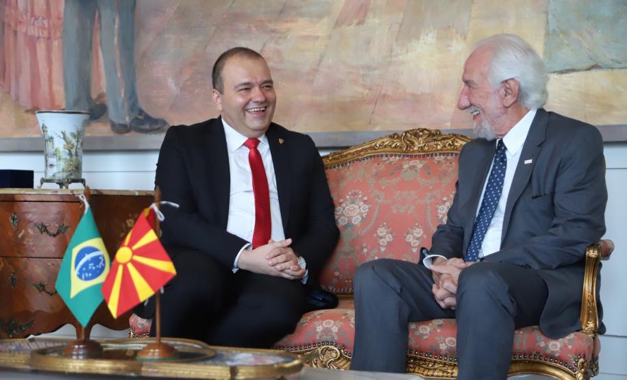 Macedônia do Norte quer aumentar importação de frango do Paraná