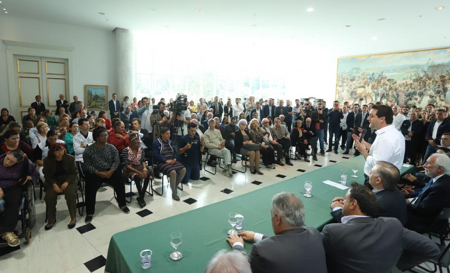 Governador anuncia conjunto de ações para crianças e famílias Governador anuncia conjunto de ações para crianças e famílias