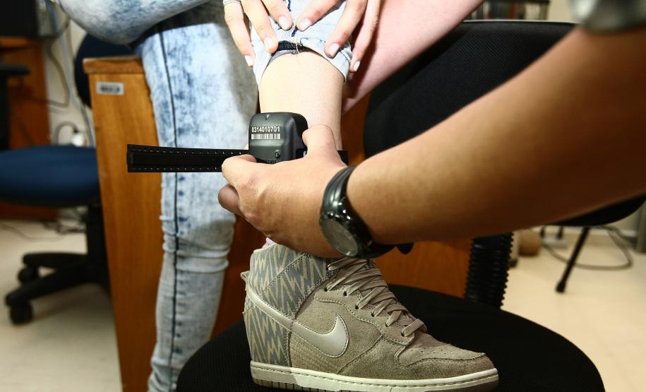 Decreto regulamenta que presos paguem as tornozeleiras eletrônicas Decreto regulamenta que presos paguem as tornozeleiras eletrônicas