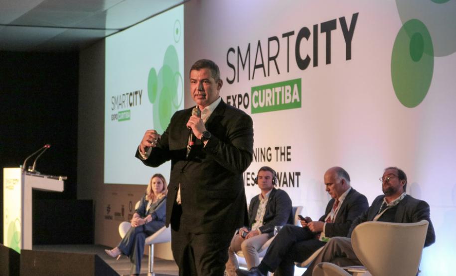 Celepar inicia ações para se tornar provedora de Inteligência Celepar inicia ações para se tornar provedora de Inteligência