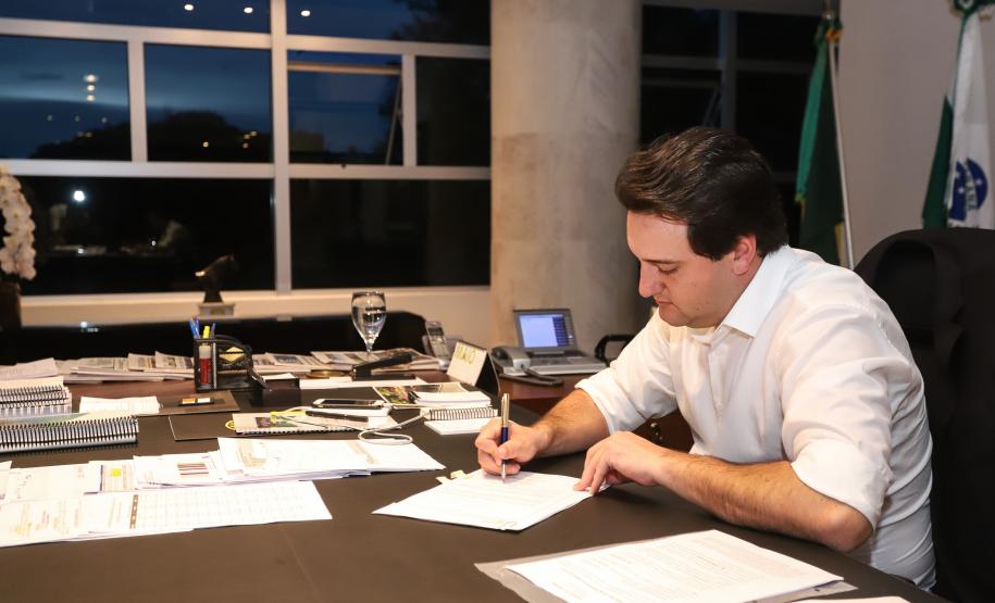 Governo do Paraná reforça políticas públicas na área do trabalho Governo do Paraná reforça políticas públicas na área do trabalho