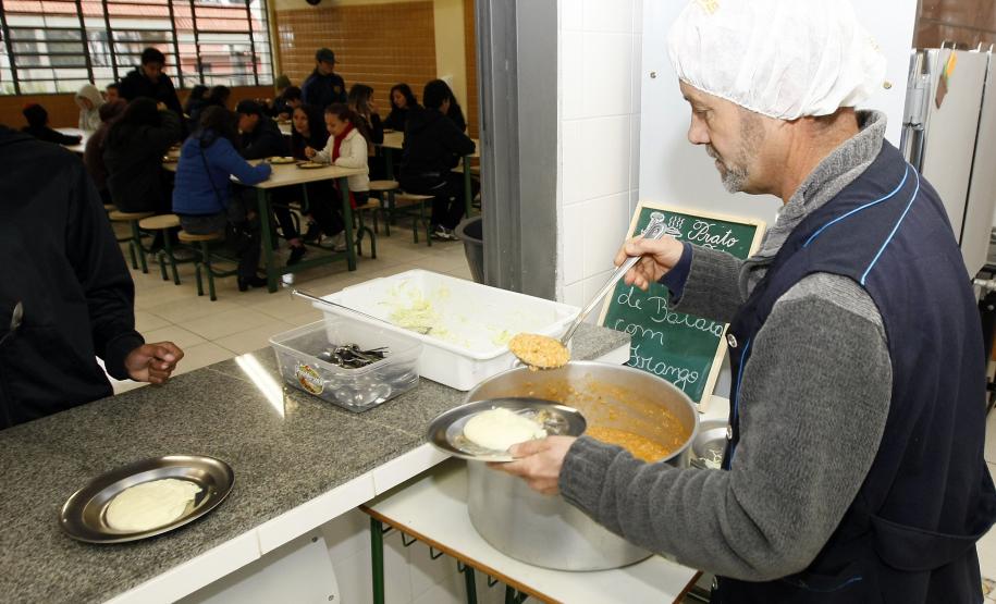 Terceira remessa de alimentos não perecíveis chega à rede estadual Terceira remessa de alimentos não perecíveis chega à rede estadual