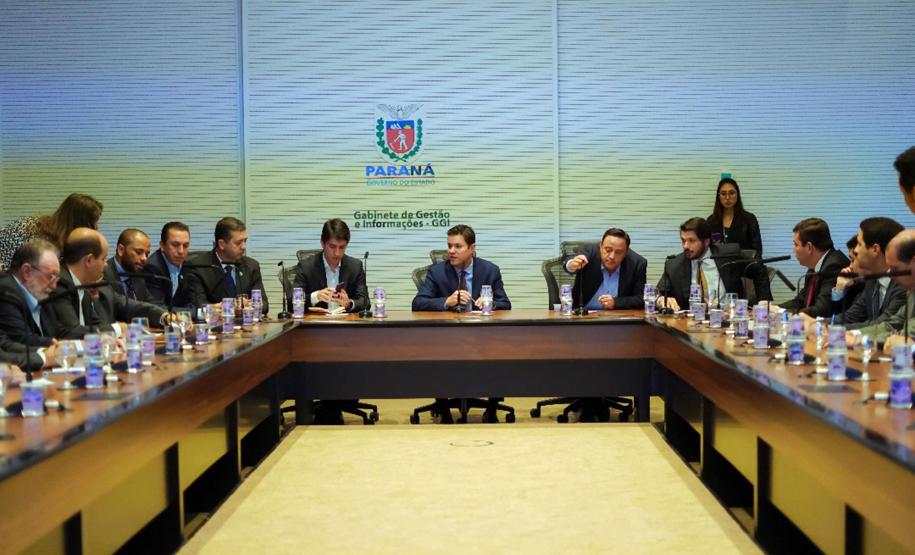 Governo e deputados atuam juntos para definir projetos prioritários Governo e deputados atuam juntos para definir projetos prioritários