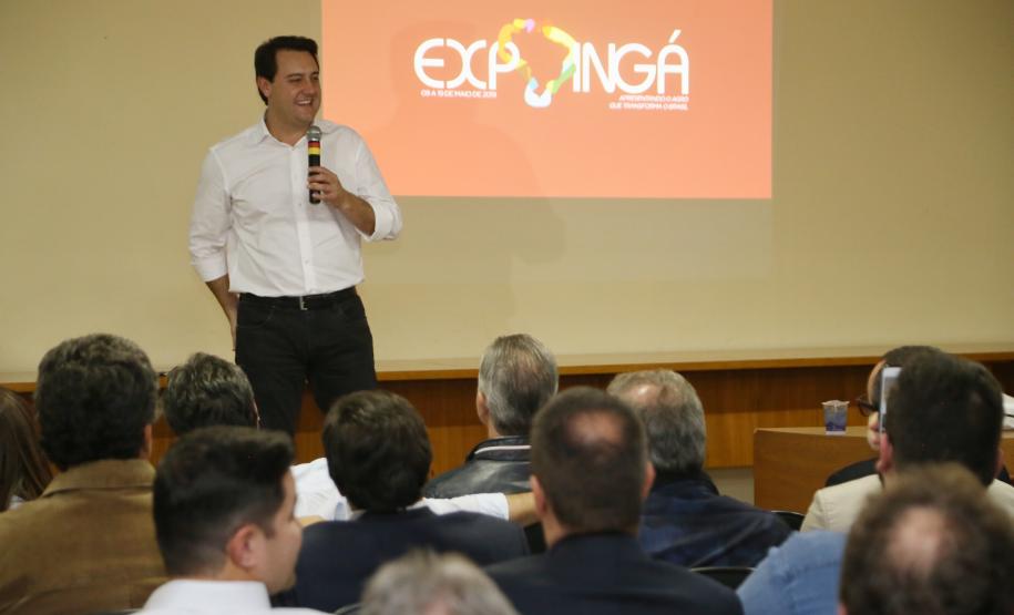 Fim da vacinação é discutida com a sociedade, diz governador Fim da vacinação é discutida com a sociedade, diz governador