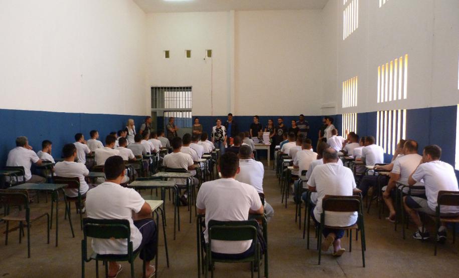 Estudantes da EJA no sistema prisional ganham bolsa pelo Enem