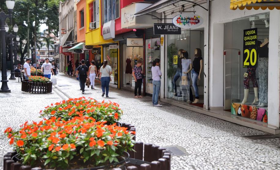 Comércio paranaense cresce 2,7% em 2019, aponta IBGE