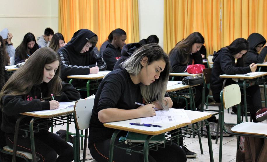 Mais de 1,2 milhão de alunos farão a Prova Paraná nesta terça-feira Mais de 1,2 milhão de alunos farão a Prova Paraná nesta terça-feira
