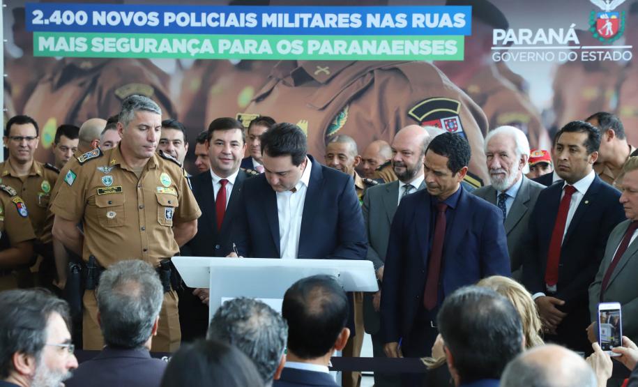 Governo inicia concurso para contratar 2.400 militares Governo inicia concurso para contratar 2.400 militares