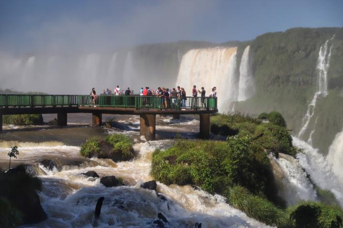 Atrativos de Foz do Iguaçu ampliam atendimento e preparam atrações